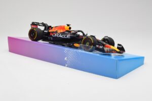 Red Bull Racing RB18 #1 M. Verstappen Winner Miami GP 2022 Minichamps 1:18 113220501 Metāls — attēls 4 no 7