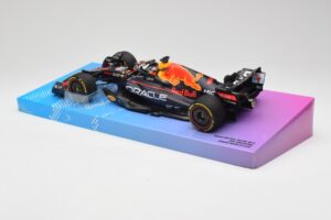 Red Bull Racing RB18 #1 M. Verstappen Winner Miami GP 2022 Minichamps 1:18 113220501 Metāls — attēls 5 no 7