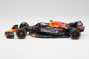 Oracle Red Bull Racing RB18 #11 S. Perez Abu Dhabi GP 2022 Minichamps 1:18 110222211 Metāls — attēls 3 no 7
