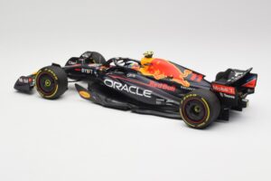 Oracle Red Bull Racing RB18 #11 S. Perez Abu Dhabi GP 2022 Minichamps 1:18 110222211 Metāls — attēls 5 no 7