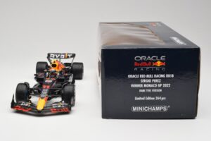 Oracle Red Bull Racing RB18 #11 S. Perez Monaco GP Winner Rain Tyre Version 2022 Minichamps 1:18 110222711 Metāls — attēls 6 no 7