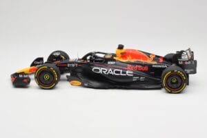 Oracle Red Bull Racing RB19 #1 M. Verstappen Winner Abu Dhabi GP 2023 Minichamps 1:18 110232301 Metāls — attēls 3 no 7