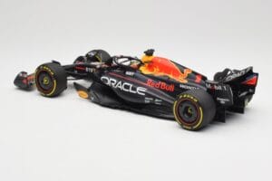 Oracle Red Bull Racing RB19 #1 M. Verstappen Winner Abu Dhabi GP 2023 Minichamps 1:18 110232301 Metāls — attēls 5 no 7
