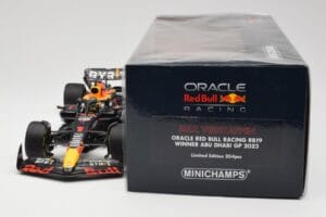 Oracle Red Bull Racing RB19 #1 M. Verstappen Winner Abu Dhabi GP 2023 Minichamps 1:18 110232301 Metāls — attēls 6 no 7
