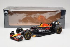 Oracle Red Bull Racing RB19 #1 M. Verstappen Winner Abu Dhabi GP 2023 Minichamps 1:18 110232301 Metāls — attēls 7 no 7