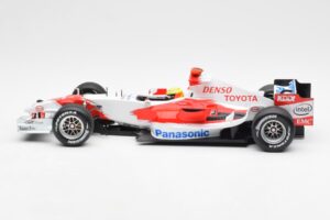 Panasonic Toyota Racing TF106 #8 R. Schumacher F1 2006 Minichamps 1:18 100060007 Metāls — attēls 3 no 6