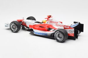 Panasonic Toyota Racing TF106 #8 R. Schumacher F1 2006 Minichamps 1:18 100060007 Metāls — attēls 5 no 6