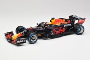 Red Bull Racing Honda RB16B #33 M. Verstappen Turkish GP 2nd Place 2021 Minichamps 1:18 110211633 Metāls