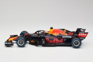 Red Bull Racing Honda RB16B #33 M. Verstappen Belgian GP Winner 2021 Minichamps 1:18 110211333 Sveķi — attēls 3 no 7