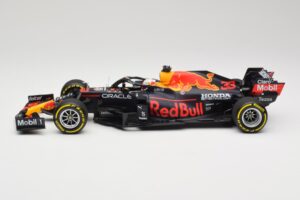 Red Bull Racing Honda RB16B #33 M. Verstappen Mexican GP Winner 2021 Minichamps 1:18 110211933 Sveķi — attēls 3 no 6