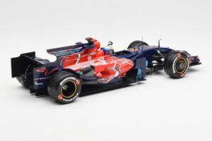 Red Bull Racing RB6 #6 M. Webber F1 Showcar 2010 Minichamps 1:18 150100076 Metāls — attēls 2 no 6