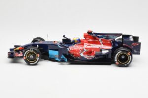 Red Bull Racing RB6 #6 M. Webber F1 Showcar 2010 Minichamps 1:18 150100076 Metāls — attēls 3 no 6
