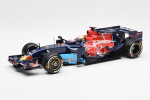 Red Bull Racing RB6 #6 M. Webber F1 Showcar 2010 Minichamps 1:18 150100076 Metāls
