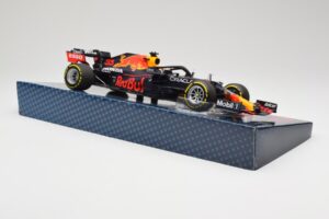 Red Bull Racing Honda RB16B #33 M. Verstappen Emilia Romagna GP 2021 Case Edition Minichamps 1:18 113210133 Sveķi — attēls 4 no 7