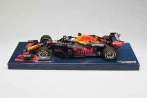 Red Bull Racing Honda RB16B #33 M. Verstappen Emilia Romagna GP 2021 Case Edition Minichamps 1:18 113210133 Sveķi