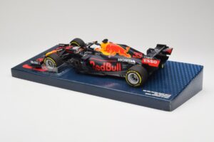 Red Bull Racing Honda RB16B #33 M. Verstappen Emilia Romagna GP 2021 Case Edition Minichamps 1:18 113210133 Sveķi — attēls 5 no 7