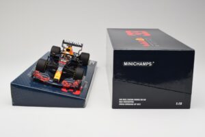 Red Bull Racing Honda RB16B #33 M. Verstappen Emilia Romagna GP 2021 Case Edition Minichamps 1:18 113210133 Sveķi — attēls 6 no 7