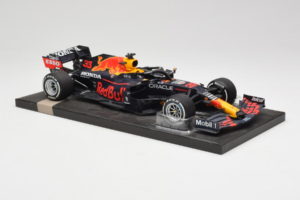 Red Bull Racing RB16B #33 M. Verstappen Monaco GP Winner 2021 Minichamps 1:18 113210533-R1 Sveķi — attēls 4 no 6