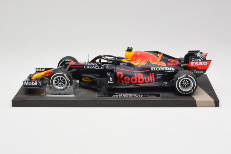 Red Bull Racing RB16B #33 M. Verstappen Monaco GP Winner 2021 Minichamps 1:18 113210533-R1 Sveķi