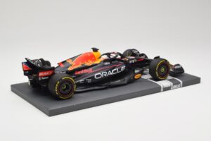 Oracle Red Bull Racing RB18 #33 M. Verstappen Belgian GP 2022 Minichamps 1:18 113221401 Sveķi — attēls 3 no 7