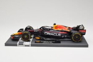 Oracle Red Bull Racing RB18 #33 M. Verstappen Belgian GP 2022 Minichamps 1:18 113221401 Sveķi