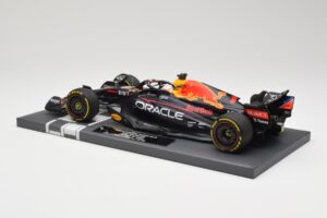 Oracle Red Bull Racing RB18 #33 M. Verstappen Belgian GP 2022 Minichamps 1:18 113221401 Sveķi — attēls 5 no 7