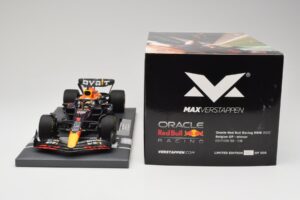 Oracle Red Bull Racing RB18 #33 M. Verstappen Belgian GP 2022 Minichamps 1:18 113221401 Sveķi — attēls 6 no 7