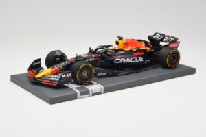 Oracle Red Bull Racing RB18 #33 M. Verstappen Mexican GP 2022 Minichamps 1:18 113222001 Sveķi — attēls 2 no 7