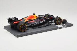 Oracle Red Bull Racing RB18 #33 M. Verstappen Mexican GP 2022 Minichamps 1:18 113222001 Sveķi — attēls 3 no 7