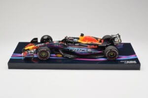 Oracle Red Bull Racing RB19 #33 M. Verstappen Miami GP 2023 Case Edition Minichamps 1:18 113233501 Sveķi