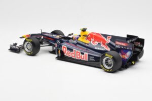 Red Bull Racing RB7 #2 M. Webber Showcar F1 2011 Minichamps 1:18 110110072 Metāls — attēls 5 no 6