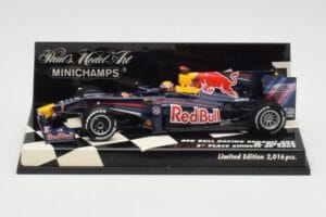 Red Bull Racing Renault RB5 #14 M. Webber Race Car 2009 Minichamps 1:43 400090114 Metāls