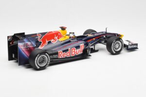 Red Bull Racing Renault RB5 #5 S. Vettel Showcar 2010 Minichamps 1:18 153100175 Metāls — attēls 2 no 6