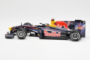 Red Bull Racing Renault RB5 #5 S. Vettel Showcar 2010 Minichamps 1:18 153100175 Metāls — attēls 3 no 6