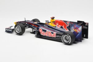 Red Bull Racing Renault RB5 #5 S. Vettel Showcar 2010 Minichamps 1:18 153100175 Metāls — attēls 5 no 6