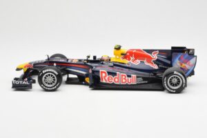 Red Bull Racing Renault RB6 #6 M. Webber F1 2010 Minichamps 1:18 110100006 Metāls — attēls 3 no 6