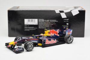 Red Bull Racing Renault RB6 #6 M. Webber F1 2010 Minichamps 1:18 110100006 Metāls — attēls 6 no 6