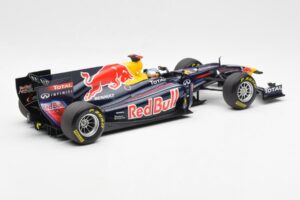Red Bull Racing Renault RB6 #5 S. Vettel F1 World Champion 2010 Minichamps 1:18 110100005 Metāls — attēls 2 no 6
