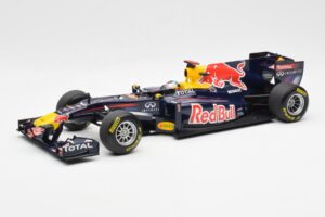 Red Bull Racing Renault RB6 #5 S. Vettel F1 World Champion 2010 Minichamps 1:18 110100005 Metāls