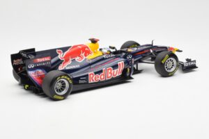 Red Bull Racing Renault RB6 #5 S. Vettel F1 World Champion Showcar 2010 Minichamps 1:18 150100075 Metāls — attēls 2 no 6