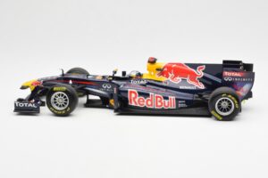 Red Bull Racing Renault RB6 #5 S. Vettel F1 World Champion Showcar 2010 Minichamps 1:18 150100075 Metāls — attēls 3 no 6