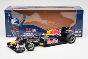 Red Bull Racing Renault RB7 #1 S. Vettel F1 World Champion Showcar 2011 Minichamps 1:18 113110271 Metāls — attēls 6 no 6