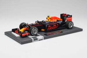 Red Bull RB12 #33 M. Verstappen Spain GP Winner 2016 Minichamps 1:18 117160333 Metāls — attēls 2 no 7