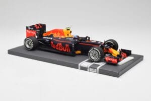 Red Bull RB12 #33 M. Verstappen Spain GP Winner 2016 Minichamps 1:18 117160333 Metāls — attēls 4 no 7