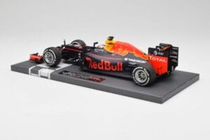 Red Bull RB12 #33 M. Verstappen Spain GP Winner 2016 Minichamps 1:18 117160333 Metāls — attēls 5 no 7