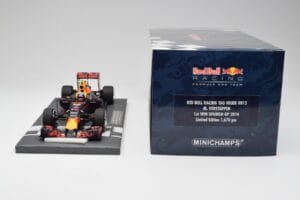 Red Bull RB12 #33 M. Verstappen Spain GP Winner 2016 Minichamps 1:18 117160333 Metāls — attēls 7 no 7