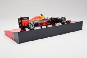 Red Bull RB12 #33 M. Verstappen Spain GP Winner 2016 Minichamps 1:18 147160533 Metāls — attēls 3 no 6