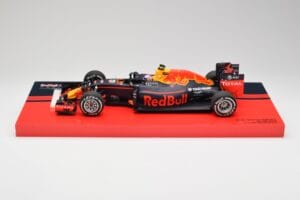 Red Bull RB12 #33 M. Verstappen Spain GP Winner 2016 Minichamps 1:18 147160533 Metāls