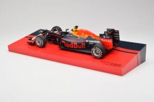 Red Bull RB12 #33 M. Verstappen Spain GP Winner 2016 Minichamps 1:18 147160533 Metāls — attēls 5 no 6
