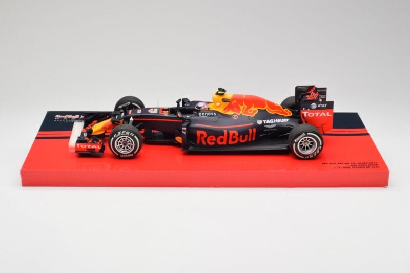Red Bull RB12 #33 M. Verstappen Spain GP Winner 2016 Minichamps 1:18 147160533 Metāls